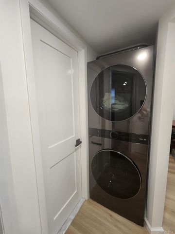 46 W Clearwater Road, Lindenhurst, NY 11757