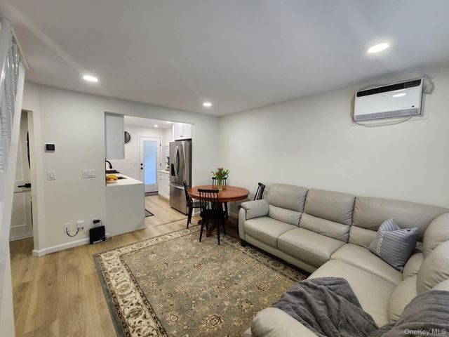 46 W Clearwater Road, Lindenhurst, NY 11757