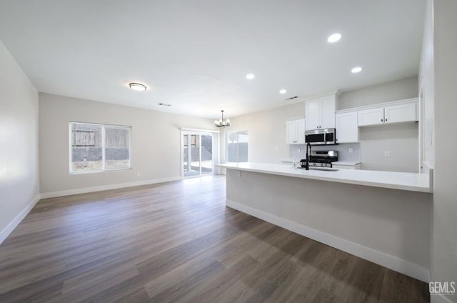 8326 Tucana Avenue, Bakersfield, CA 93306