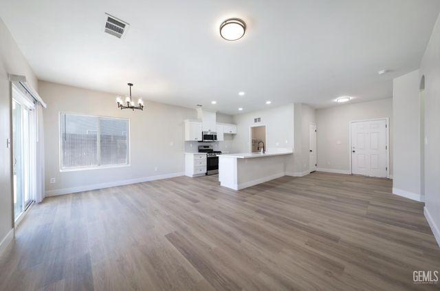 8326 Tucana Avenue, Bakersfield, CA 93306