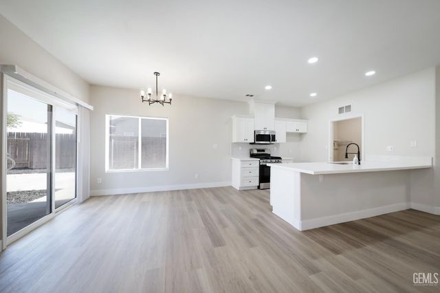 8326 Tucana Avenue, Bakersfield, CA 93306