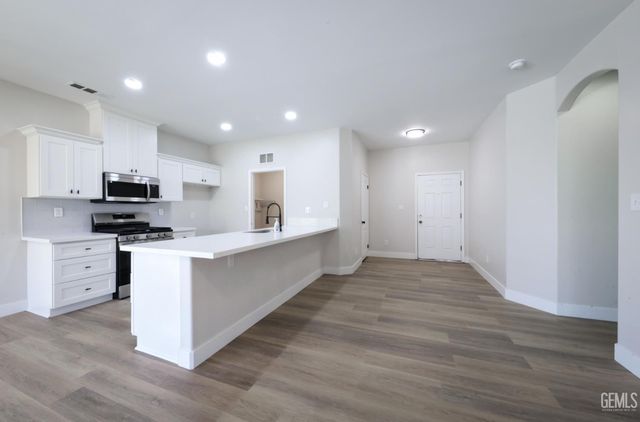 8326 Tucana Avenue, Bakersfield, CA 93306