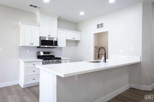 8326 Tucana Avenue, Bakersfield, CA 93306