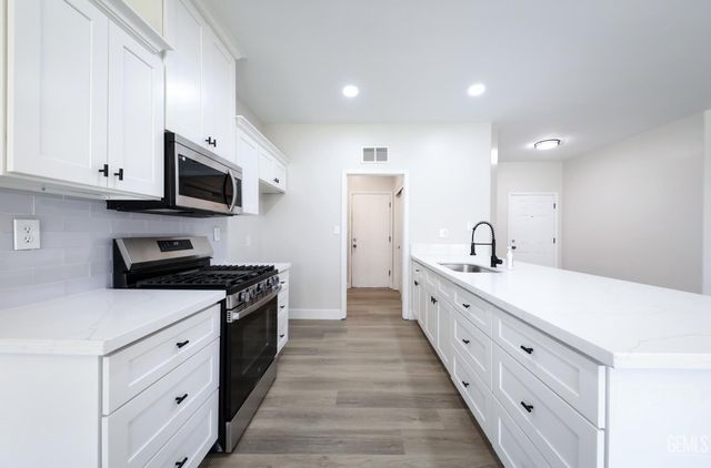 8326 Tucana Avenue, Bakersfield, CA 93306