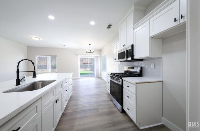 8326 Tucana Avenue, Bakersfield, CA 93306