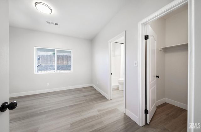 8326 Tucana Avenue, Bakersfield, CA 93306