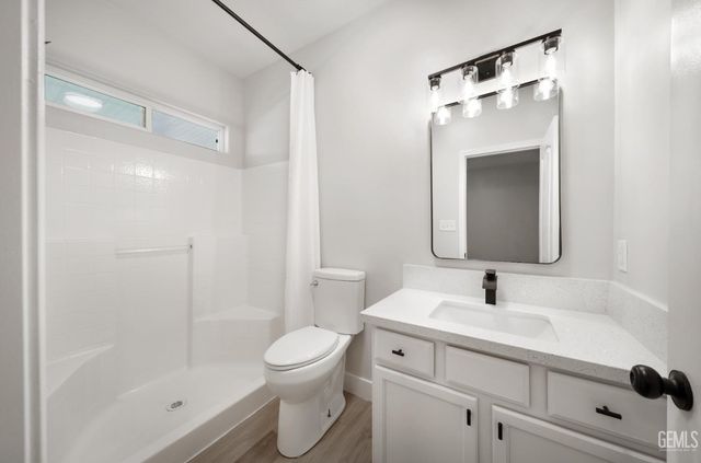 8326 Tucana Avenue, Bakersfield, CA 93306