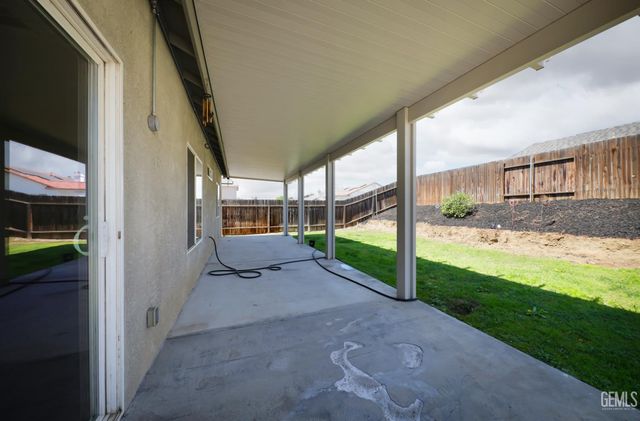 8326 Tucana Avenue, Bakersfield, CA 93306