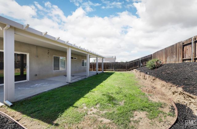 8326 Tucana Avenue, Bakersfield, CA 93306