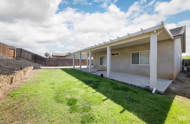 8326 Tucana Avenue, Bakersfield, CA 93306