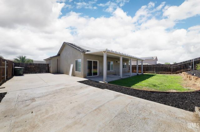 8326 Tucana Avenue, Bakersfield, CA 93306