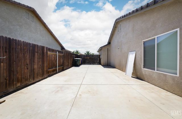 8326 Tucana Avenue, Bakersfield, CA 93306