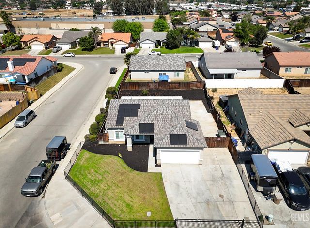 8326 Tucana Avenue, Bakersfield, CA 93306