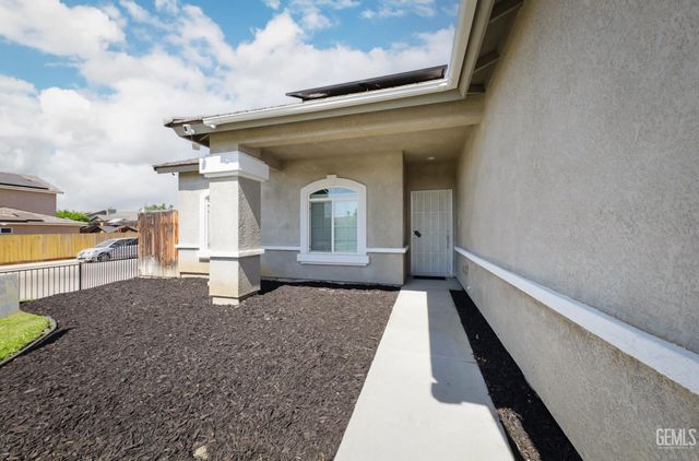 8326 Tucana Avenue, Bakersfield, CA 93306