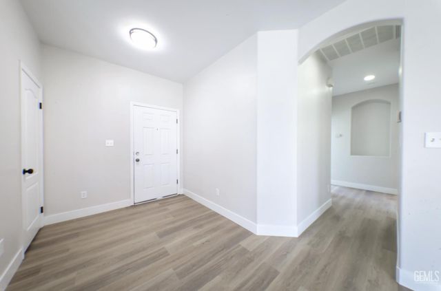 8326 Tucana Avenue, Bakersfield, CA 93306