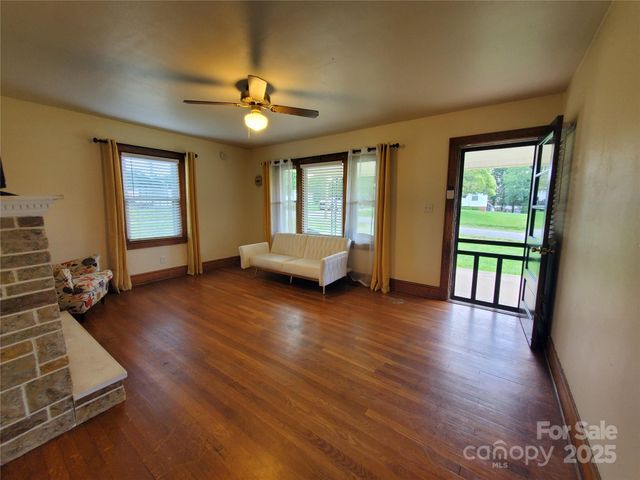 3558 Sunset Grill Street, Connelly Springs, NC 28612