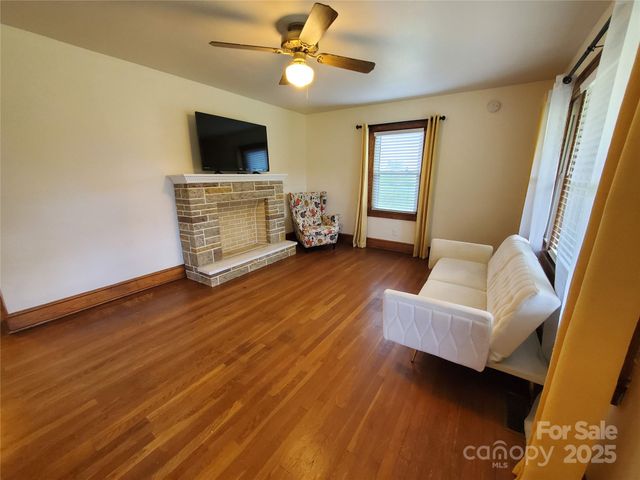 3558 Sunset Grill Street, Connelly Springs, NC 28612