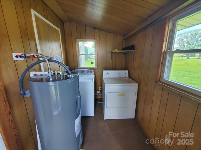 3558 Sunset Grill Street, Connelly Springs, NC 28612