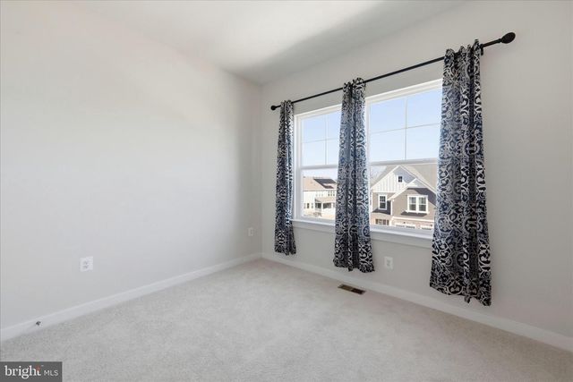 18351 MOSS GARDEN RD, Dumfries, VA 22026
