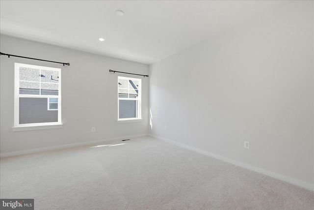 18351 MOSS GARDEN RD, Dumfries, VA 22026