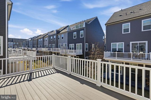 18351 MOSS GARDEN RD, Dumfries, VA 22026