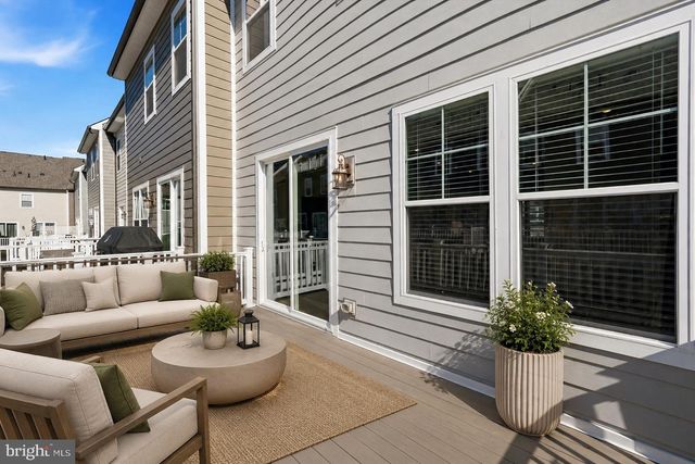 18351 MOSS GARDEN RD, Dumfries, VA 22026