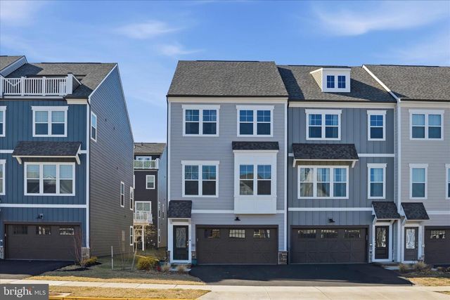 18351 MOSS GARDEN RD, Dumfries, VA 22026