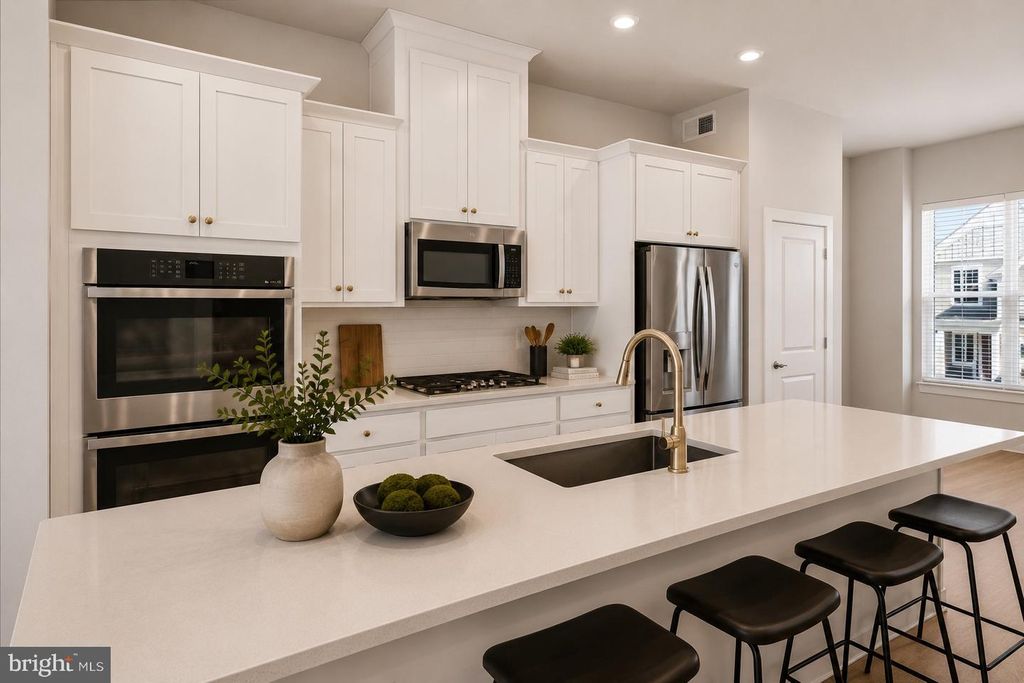 18351 MOSS GARDEN RD, Dumfries, VA 22026