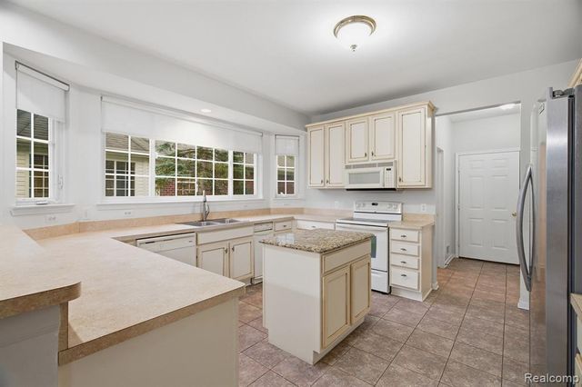 3265 Galaxy Boulevard, Sterling Heights, MI 48314