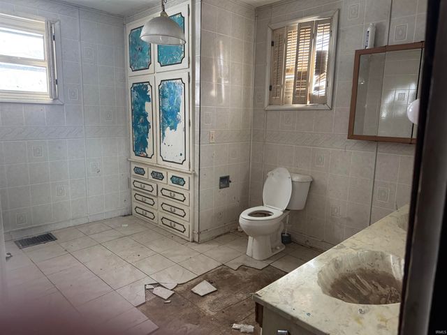 401 W Brummitt Street, Owensville, IN 47665