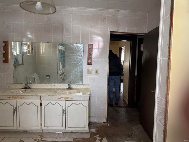 401 W Brummitt Street, Owensville, IN 47665