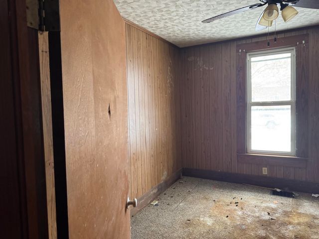 401 W Brummitt Street, Owensville, IN 47665