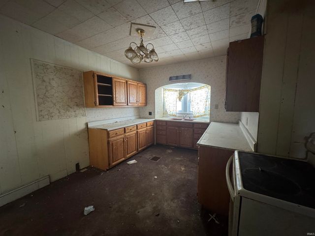 401 W Brummitt Street, Owensville, IN 47665