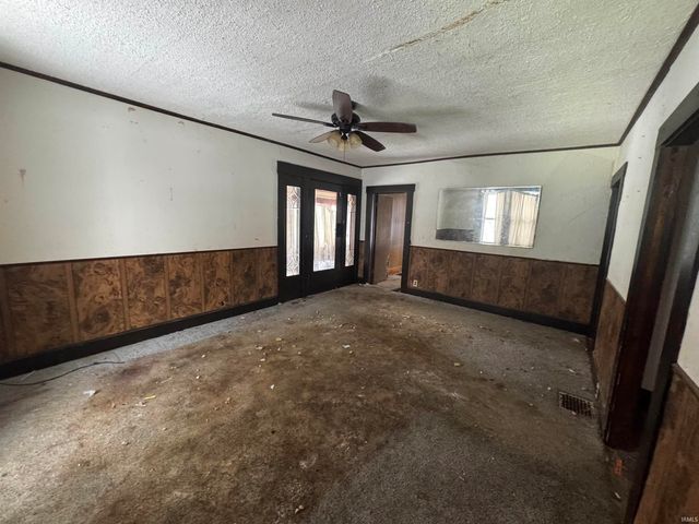 401 W Brummitt Street, Owensville, IN 47665