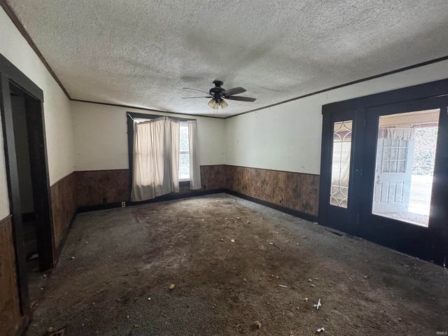 401 W Brummitt Street, Owensville, IN 47665