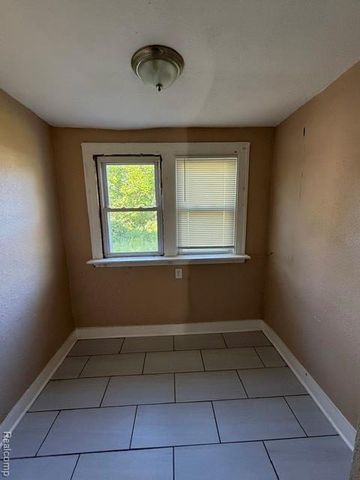 14975 Stansbury Street, Detroit, MI 48227