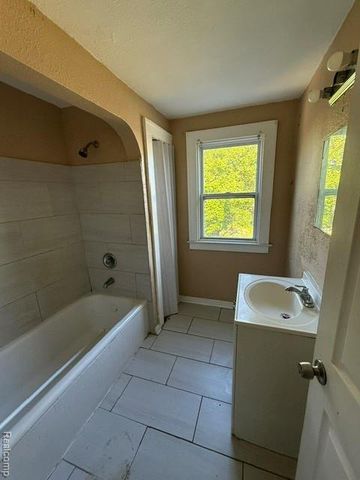 14975 Stansbury Street, Detroit, MI 48227