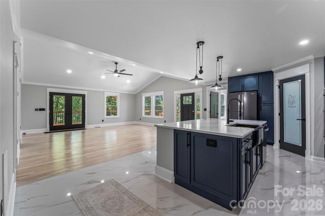 276 Coopers Drive, Hendersonville, NC 28739