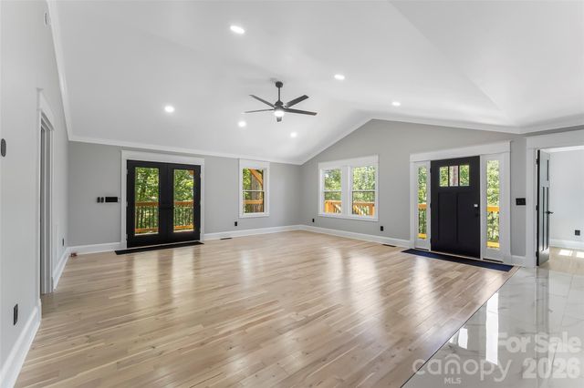 276 Coopers Drive, Hendersonville, NC 28739