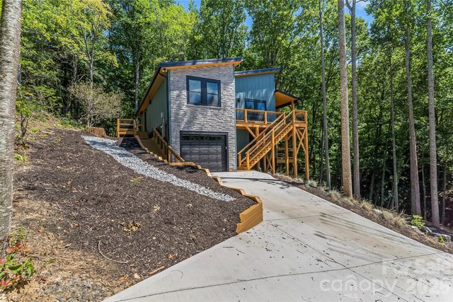 276 Coopers Drive, Hendersonville, NC 28739