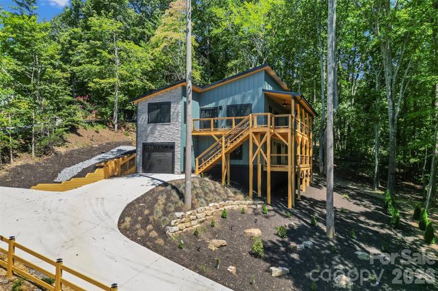 276 Coopers Drive, Hendersonville, NC 28739