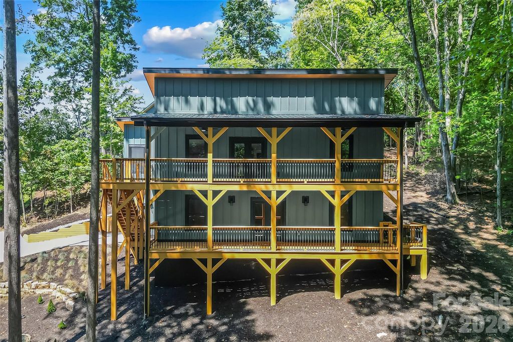 276 Coopers Drive, Hendersonville, NC 28739