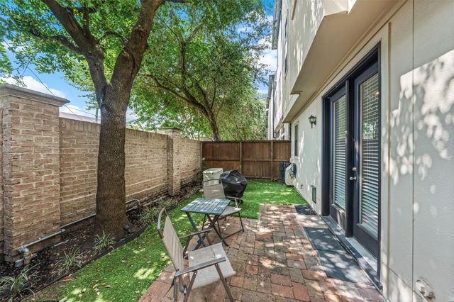 1629 Upland Lakes, Houston, TX 77043