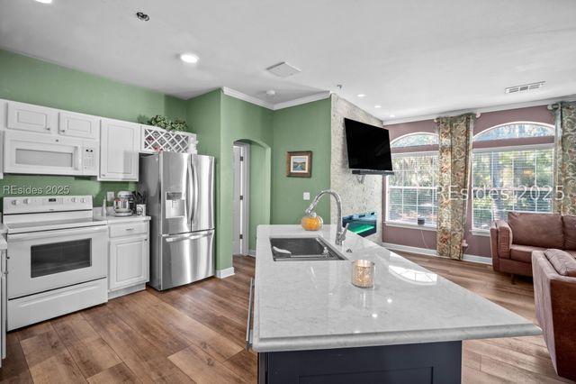 4 Indigo Run Dr Apt 711, Hilton Head Island, SC 29926