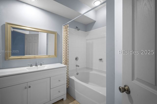 4 Indigo Run Dr Apt 711, Hilton Head Island, SC 29926