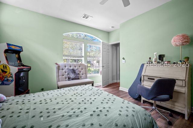 4 Indigo Run Dr Apt 711, Hilton Head Island, SC 29926