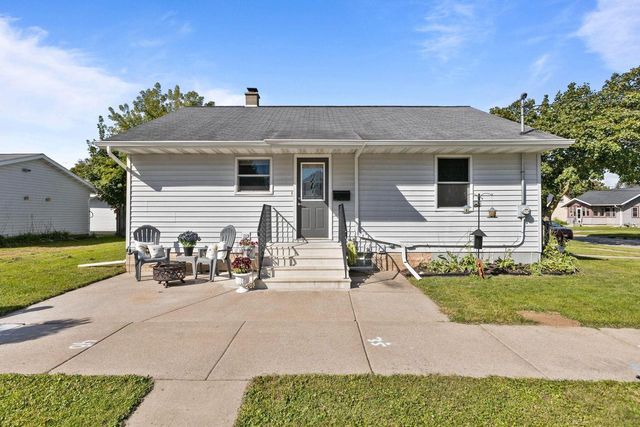 121 E 2ND STREET, Kimberly, WI 54136