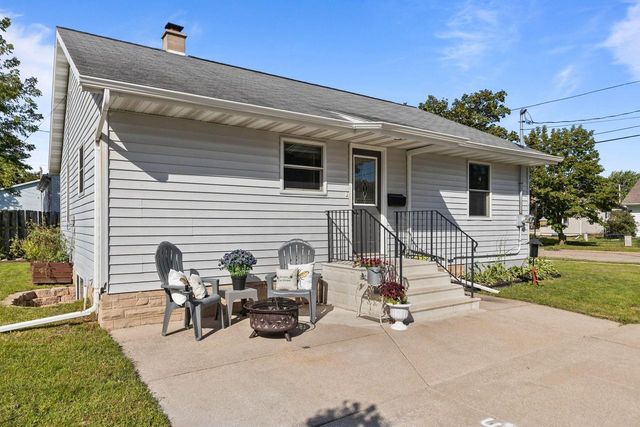 121 E 2ND STREET, Kimberly, WI 54136