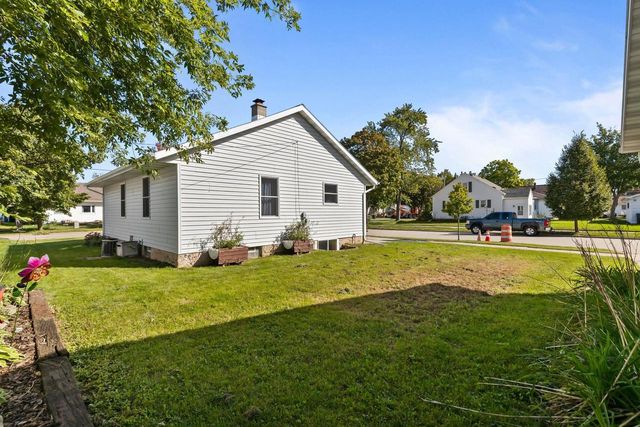 121 E 2ND STREET, Kimberly, WI 54136