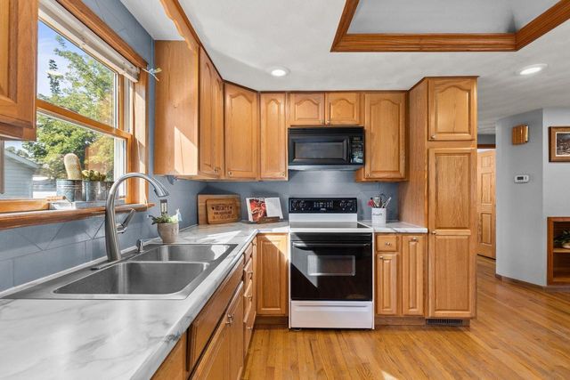 121 E 2ND STREET, Kimberly, WI 54136